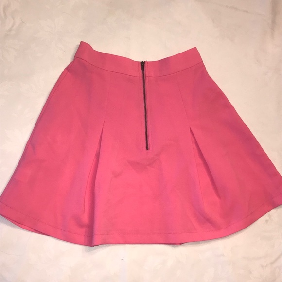 Never worn Crepe pink Skater skirt - Picture 2 of 2